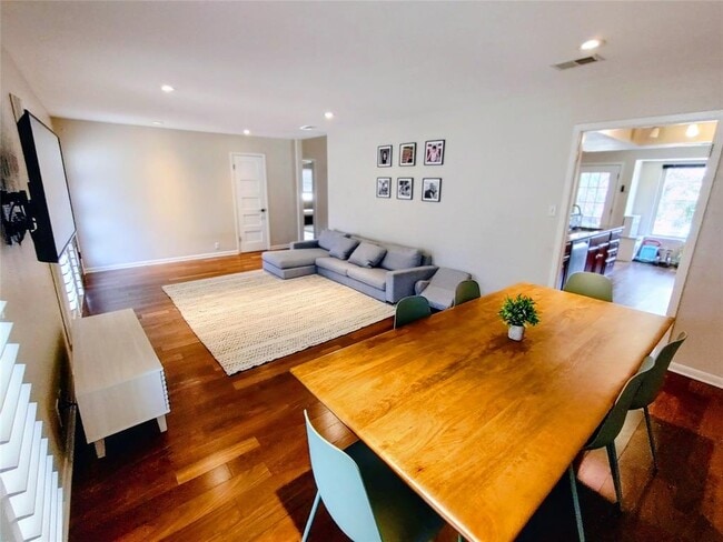 Building Photo - 7503 Chimney Corners