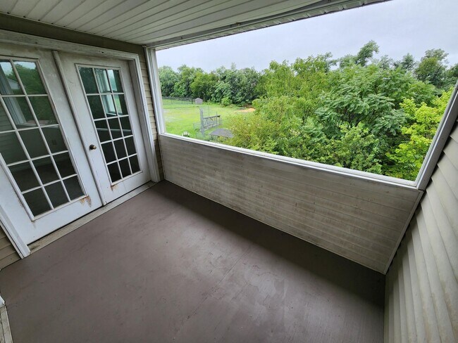 Building Photo - 102 Nottingham Dr
