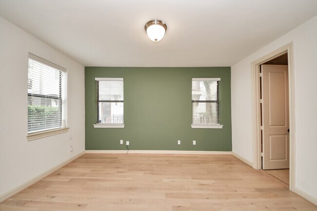 Building Photo - 3229 Maxroy St