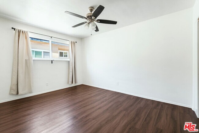 Building Photo - 550 Croft Ave