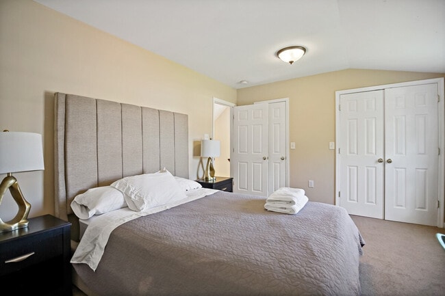 Building Photo - 300 Lawton St