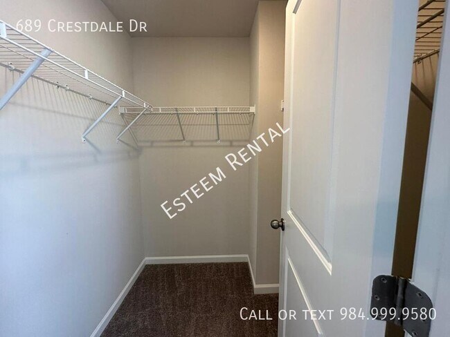 Building Photo - 689 Crestdale Dr