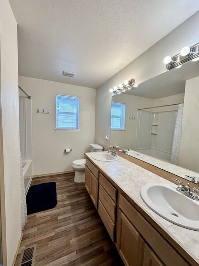 Building Photo - Roomy 4-Bedroom Home in Quiet Panther Lake Location