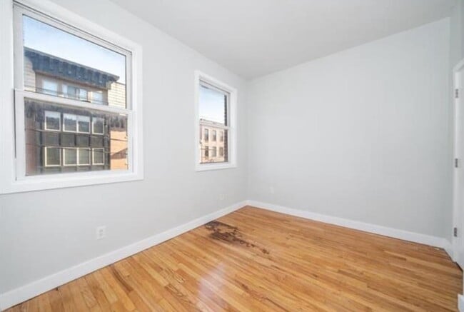 Building Photo - 408 Monroe St