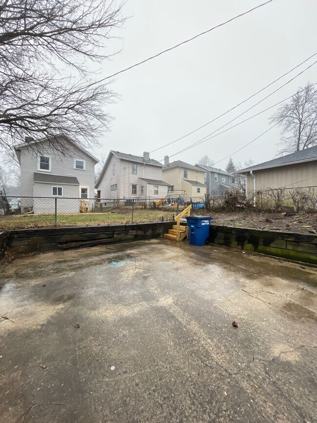 Building Photo - Highland Charm
