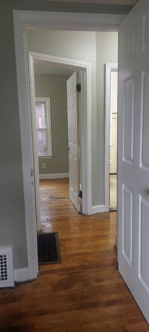 Building Photo - *Last Minute Fall Move in Special $1800 to...