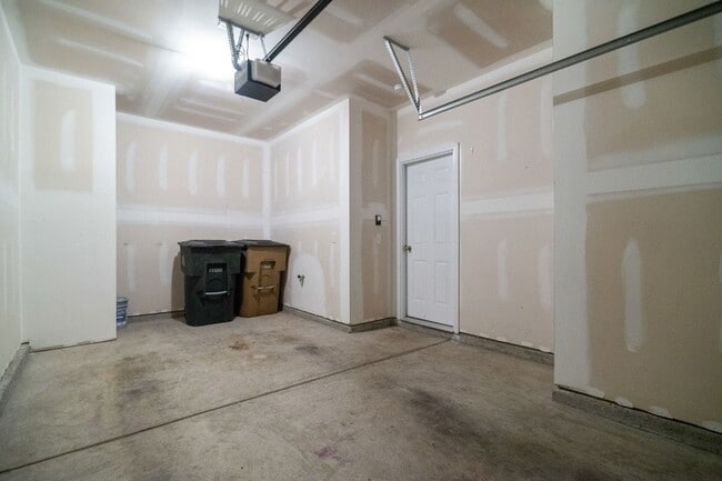 Building Photo - 1030 Ashmore Dr