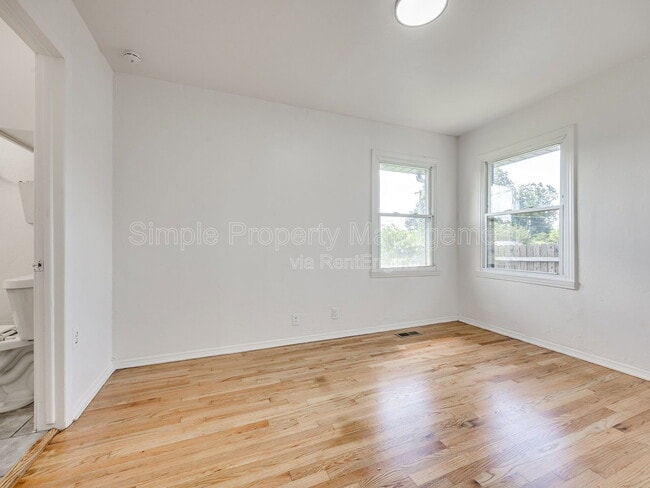 Building Photo - 4608 N Libby Ave