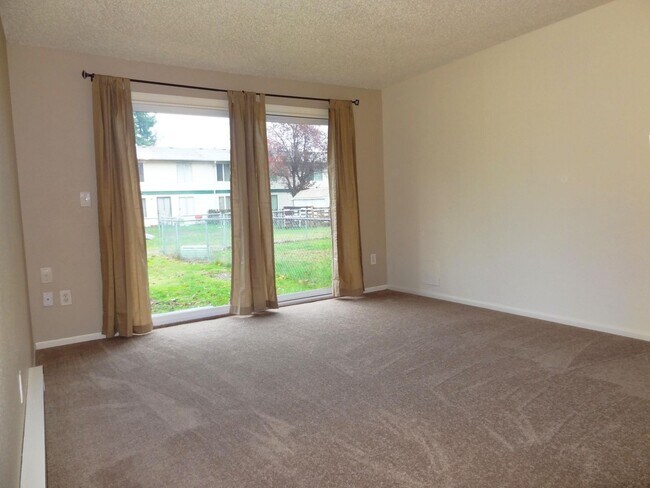 Building Photo - 3 bdrm, 1 bath, attached garage, $1795 Rent