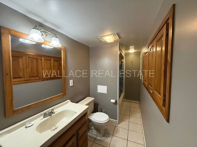 Building Photo - OAK RIDGE: 3 BEDROOM, 2.5 BATH HOME IN EMORY HEIGHTS