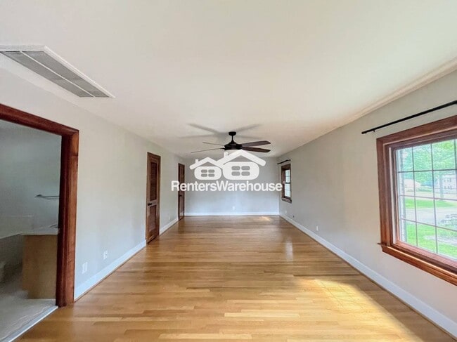 Building Photo - 2925 Duke of York Dr