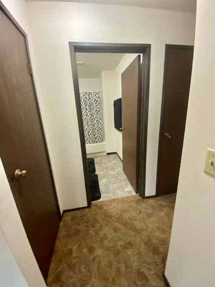 Building Photo - 1712 S 115 Ct