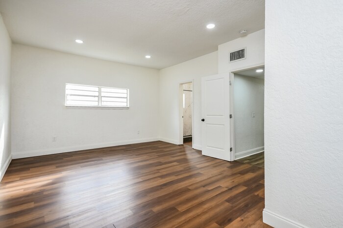 Building Photo - 611 Cookman Ave