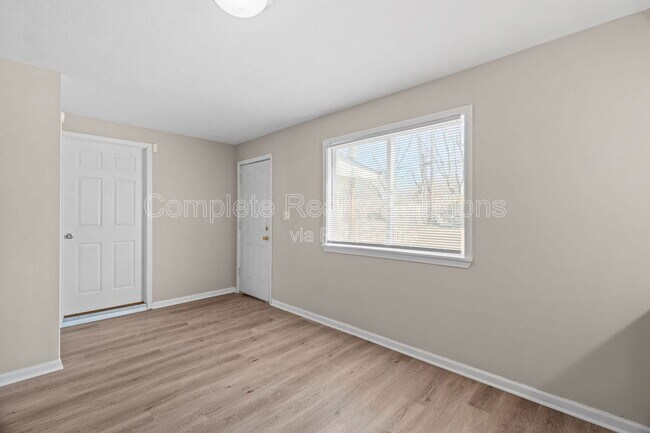 Building Photo - 9750 Lorna Ln