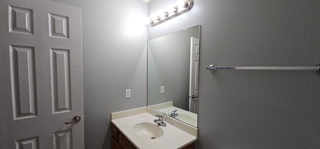 Building Photo - Charming 3BR House in Omaha