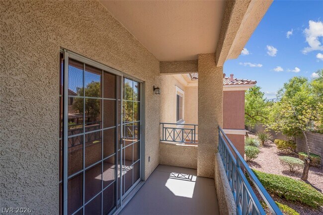 Building Photo - 353 Amber Pine St