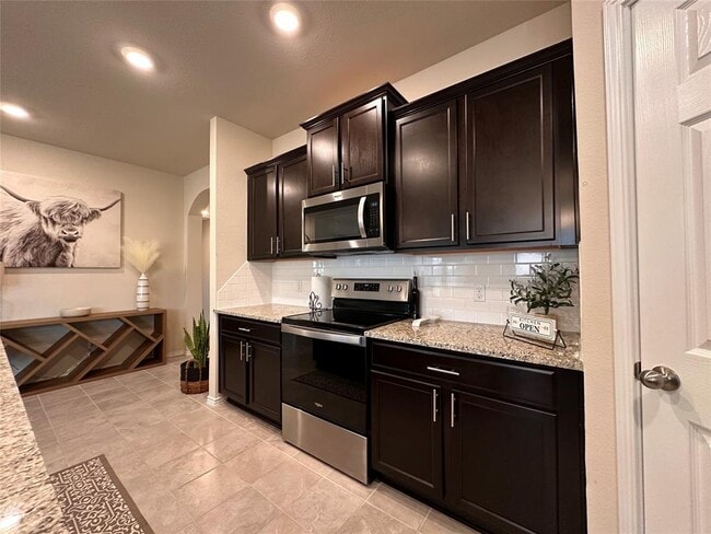 Building Photo - 216 Midas Ln