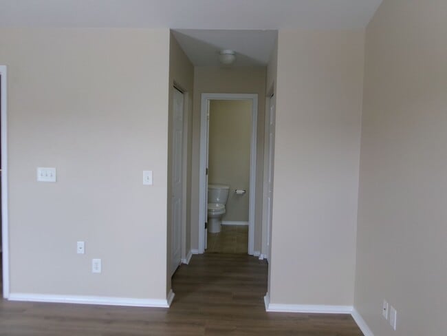 Building Photo - 3 bedroom, 3 bath townhome in Kiskadee Parke