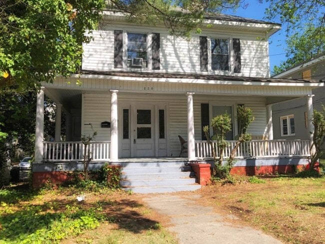 Primary Photo - 220-A N. Cedar St.