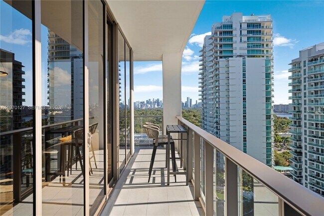 Building Photo - 2678 Tigertail Ave