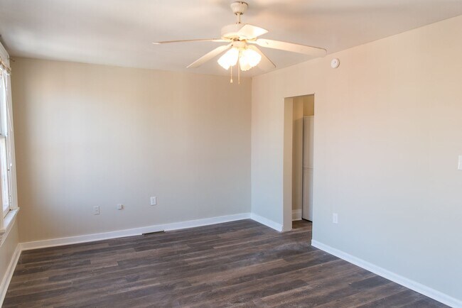 Building Photo - 127 Herr St