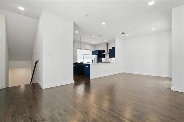 Building Photo - 2113 Bennett Ave