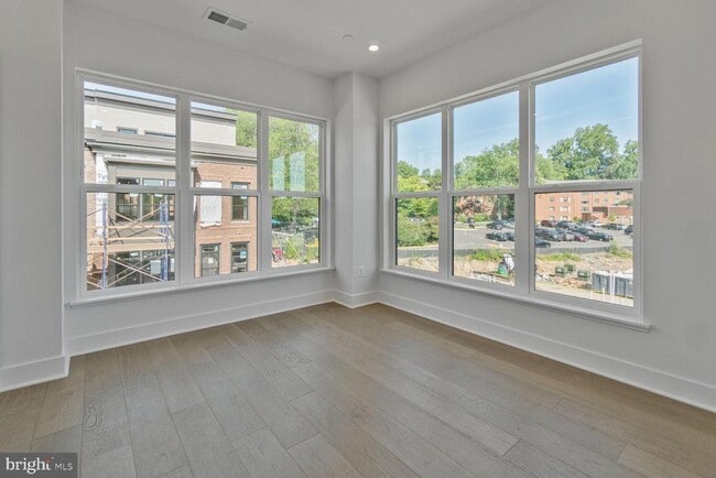 Building Photo - 5353 ZENITH OVLK