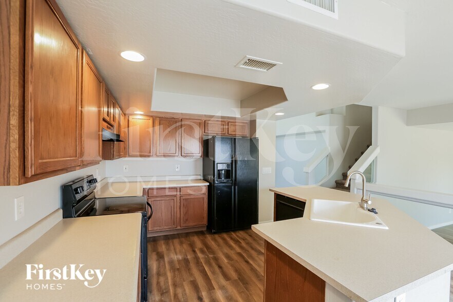 Building Photo - 7963 W Marlette Ave