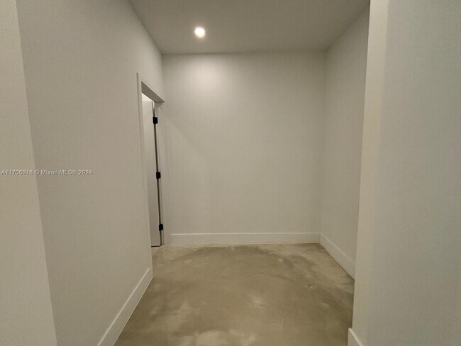 Building Photo - 8311 Grand Canal Dr