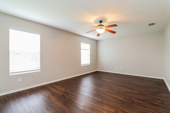 Building Photo - 1825 Shasta View Dr