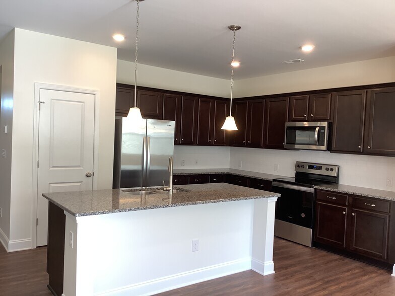 Building Photo - 173 River Hwy