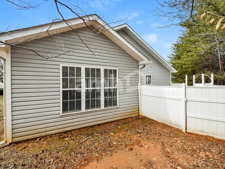 Building Photo - 137 Cameron Way Cir