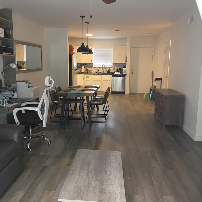 Building Photo - 3351 NW 85th Ave