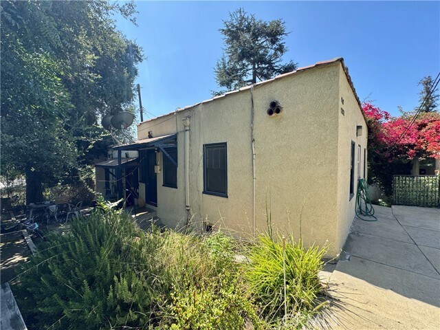 Building Photo - 1712 Gillette Crescent