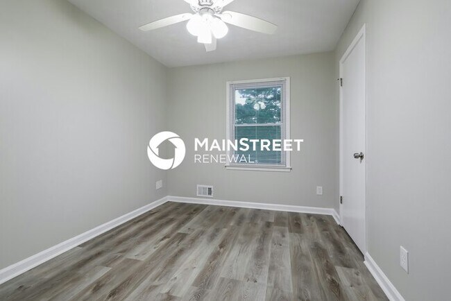 Building Photo - 4 Bedroom Pet-Friendly Home in LITHONIA, GA with Main Street Renewal