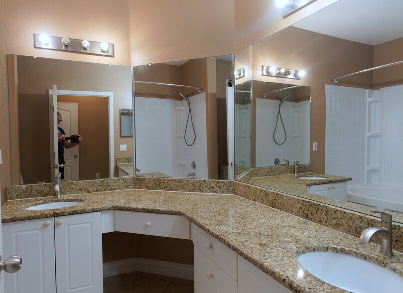 Building Photo - 2732 Via Murano #523