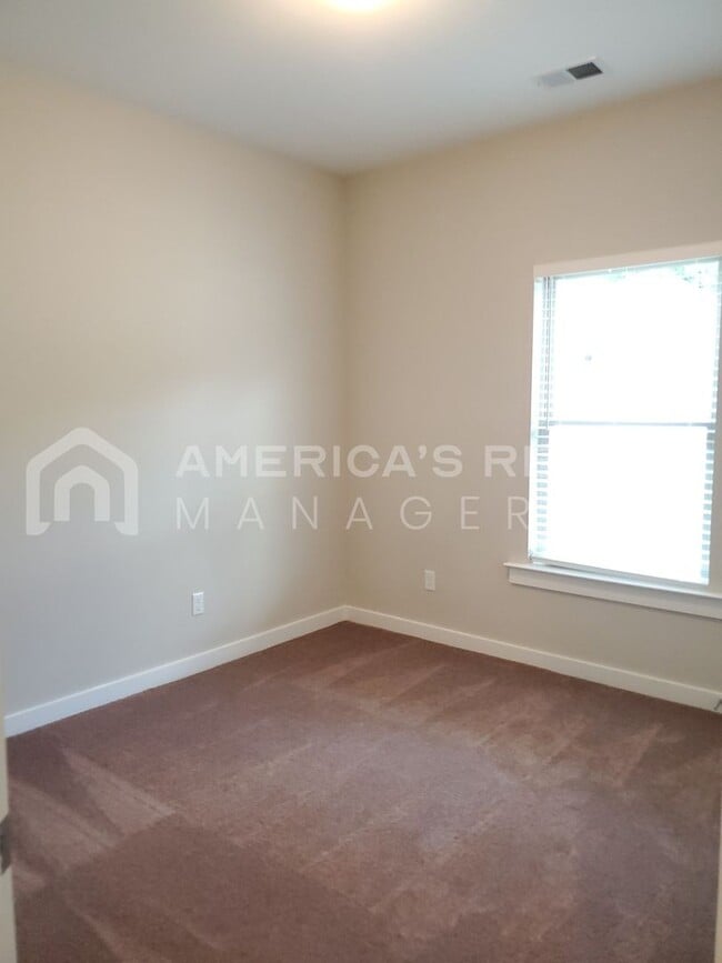 Building Photo - Bright, Airy Home or Rent in Clanton, AL!!! COMING SOON