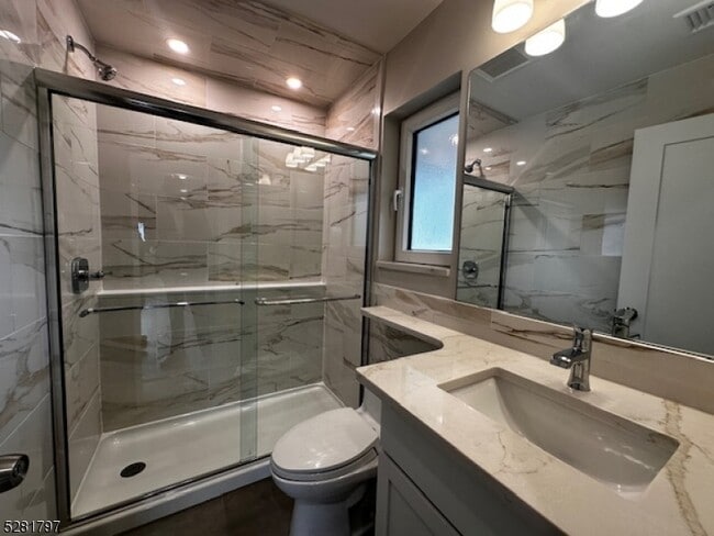 Building Photo - 23 Chestnut St