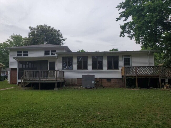Building Photo - "Spacious 5-Bedroom Retreat with 3 Full Baths in Huntsville – Your Perfect Family Home Awaits!"
