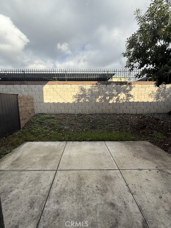 Building Photo - 7986 Mango Ave