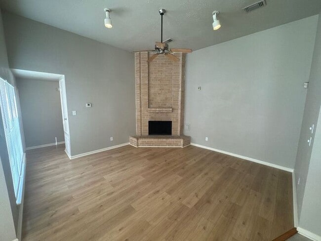 Building Photo - 2038 Woodland Hills Dr