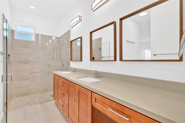 Building Photo - 719 Little Rock St E