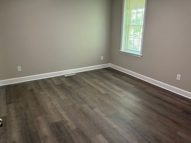 Building Photo - 627 W Northwest Blvd