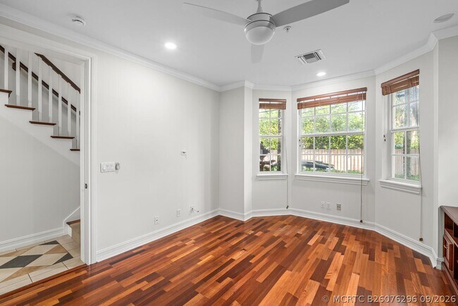 Building Photo - 310 Tuxedo Ln