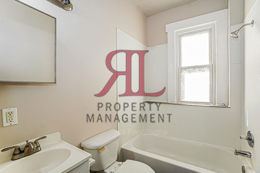 Building Photo - 623 Gilbert St