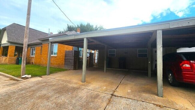 Building Photo - 2 Bed 1 Bath Duplex in the Aurora Addn NW OKC