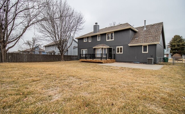 Building Photo - Stunning 4 Bedroom / 2.5 Bathroom Home | P...