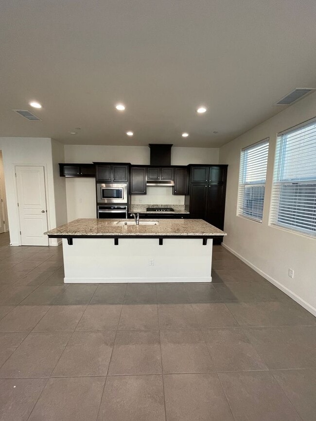 Building Photo - Summer Special $200 Off 1st Month Rent!!!