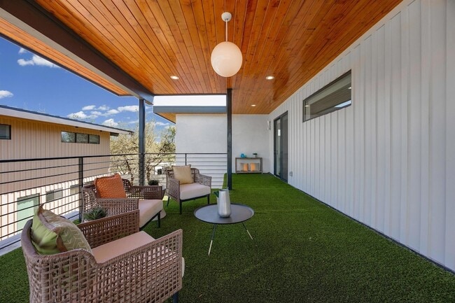 Building Photo - 480A Starlight Village Unit