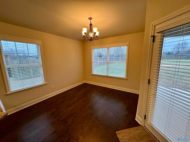 Building Photo - 102 Silvermoon Ln